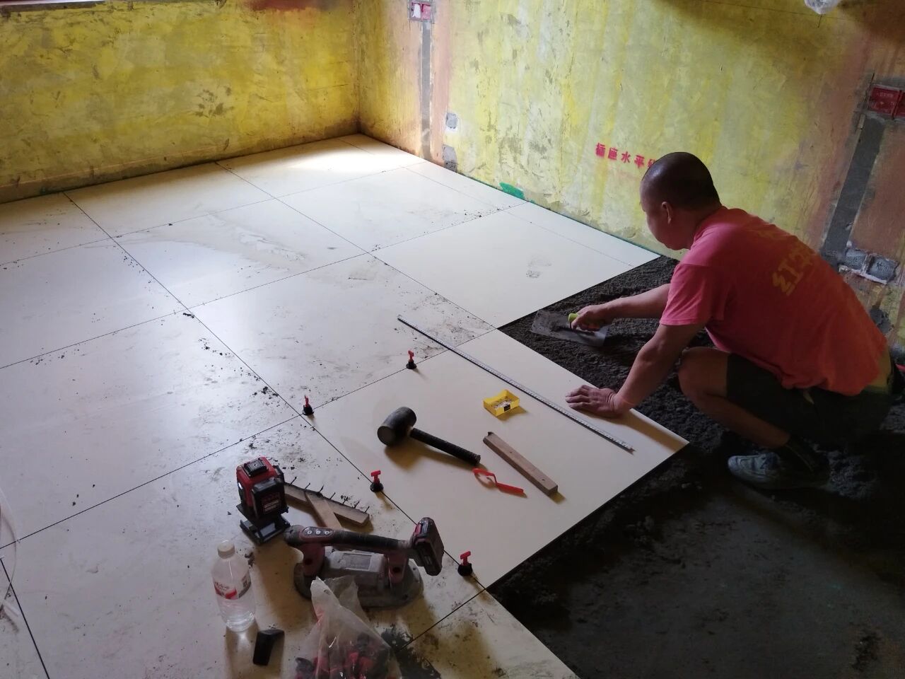 設(shè)計師工地巡檢，用腳步丈量細(xì)節(jié)，護航效果完美落地！02